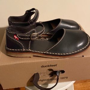 NIB-Duckfeet Mols